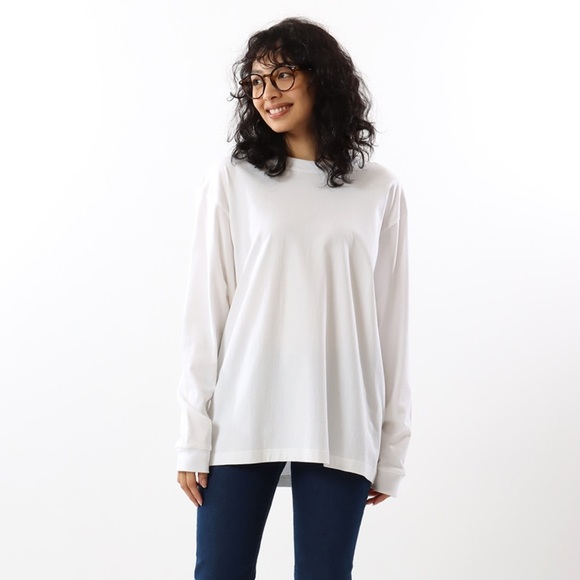 Old Navy Tops - Old Navy women’s‎ long sleeve white T-Shirt